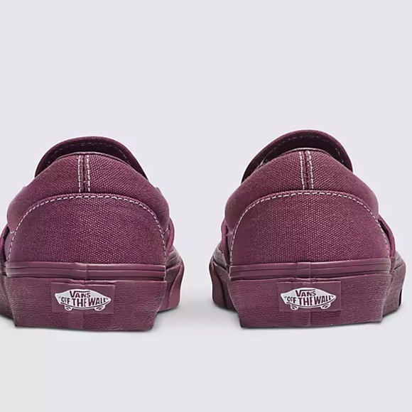 Vans WMNS Classic Slip-On
Pastel Mono Plum Wine
VN000CT5CHI
Sneakers - Picture 16 of 16